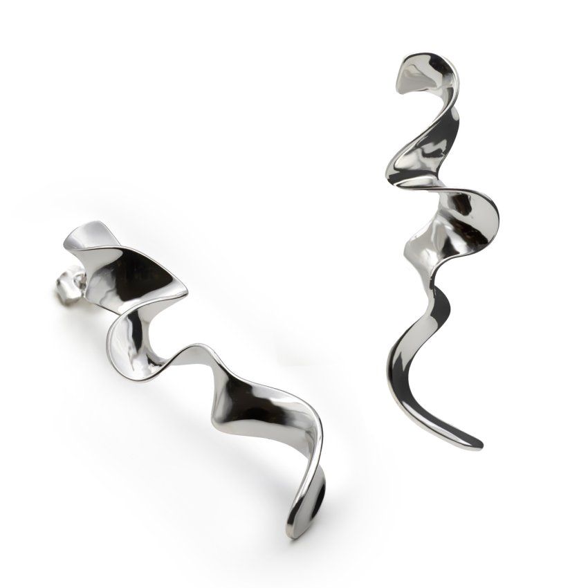 pendientes largos plateados de diseno ondulado y escultural detalle  1500x1500 20355 A